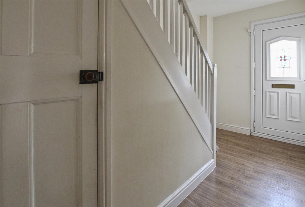 Property photo 3 of 27 Hallway