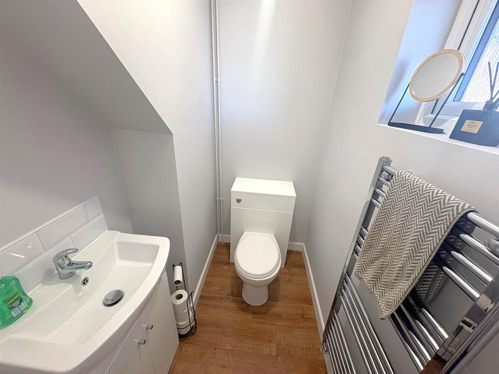 Property photo 3 of 18 218B9E98-2595-4Ced-B00d-0868000Ed459.Jpg