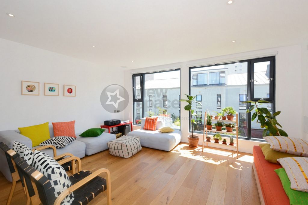 Property photo 2 of 17 Photo 1