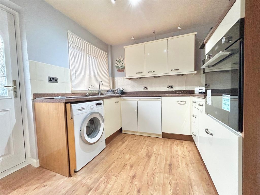 Property photo 3 of 9 Kitchen.Jpg