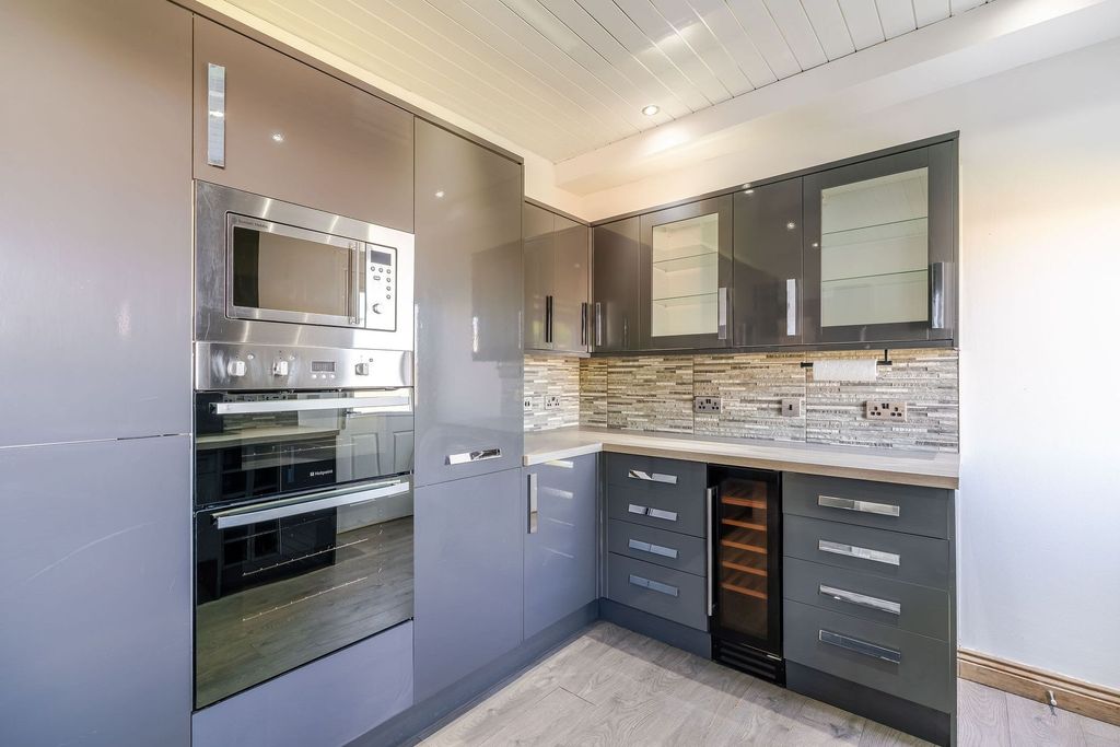 Property photo 3 of 50 Kitchen