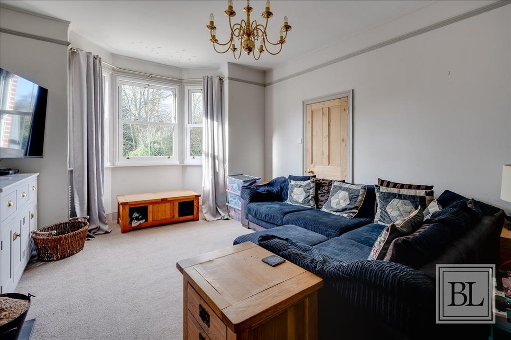 Property photo 3 of 19