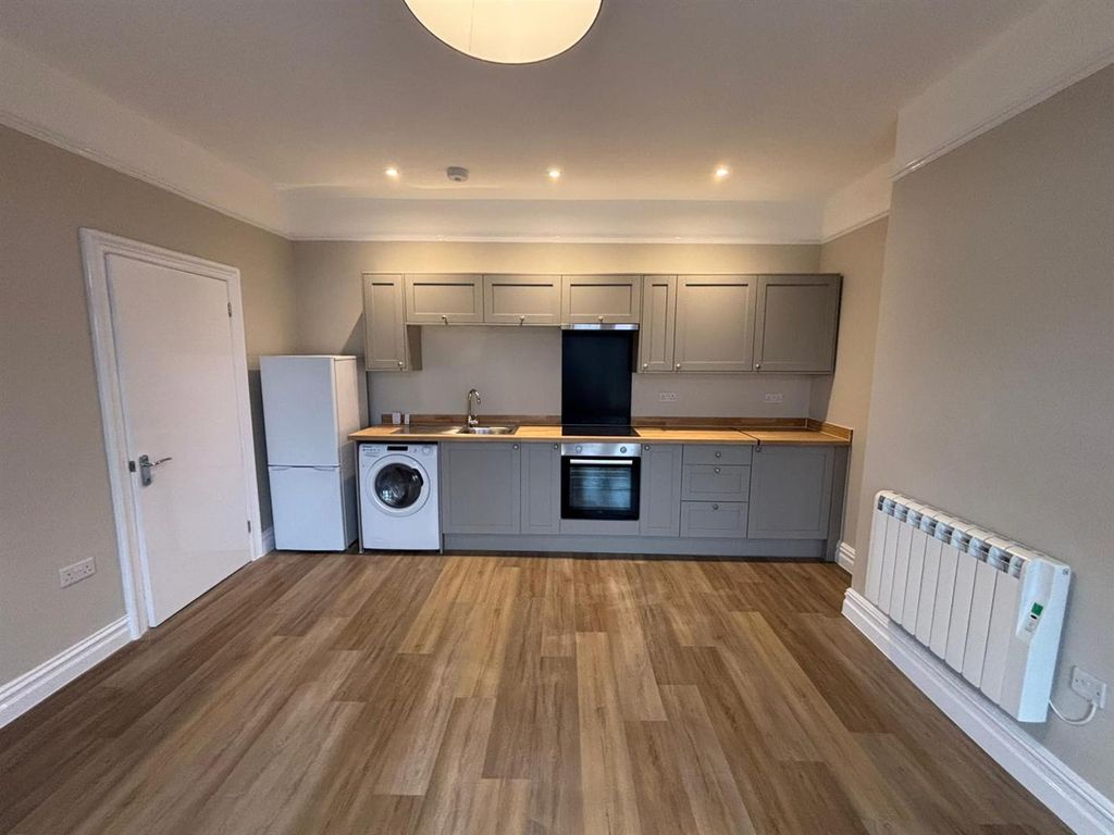 Property photo 2 of 7 Lounge Kitchenette