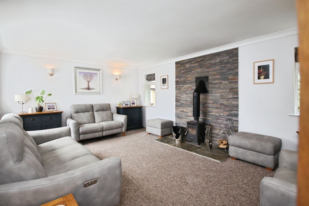 Property photo 3 of 23