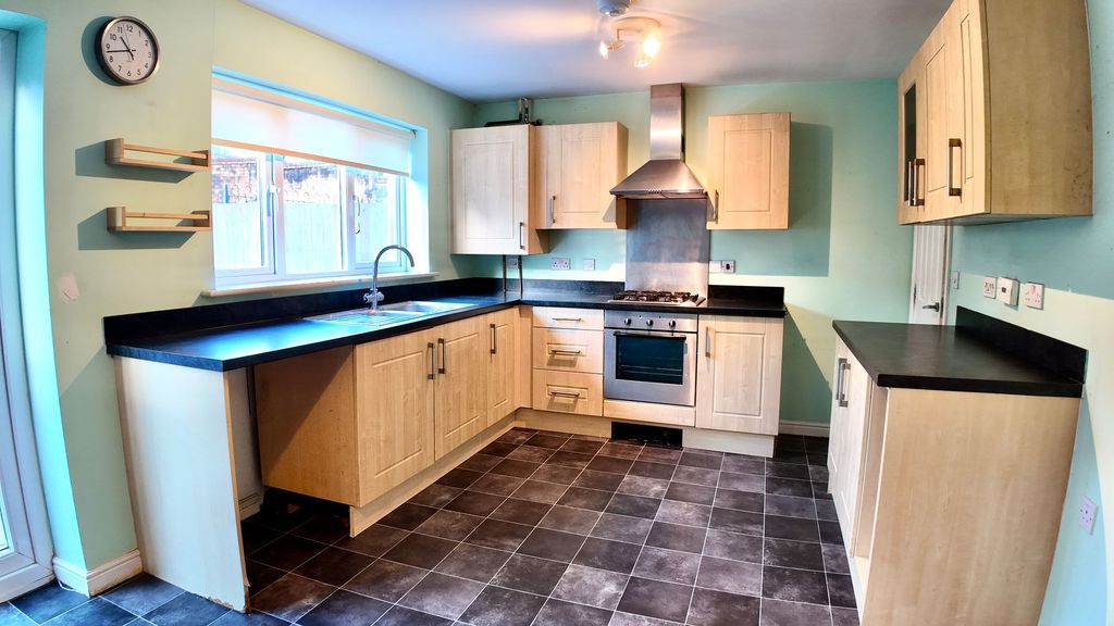 Property photo 3 of 21