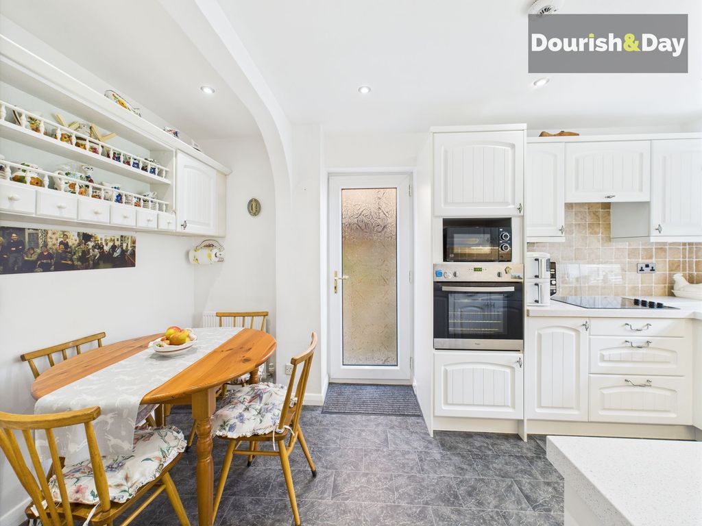 Property photo 2 of 24 Breakfast Kitchen