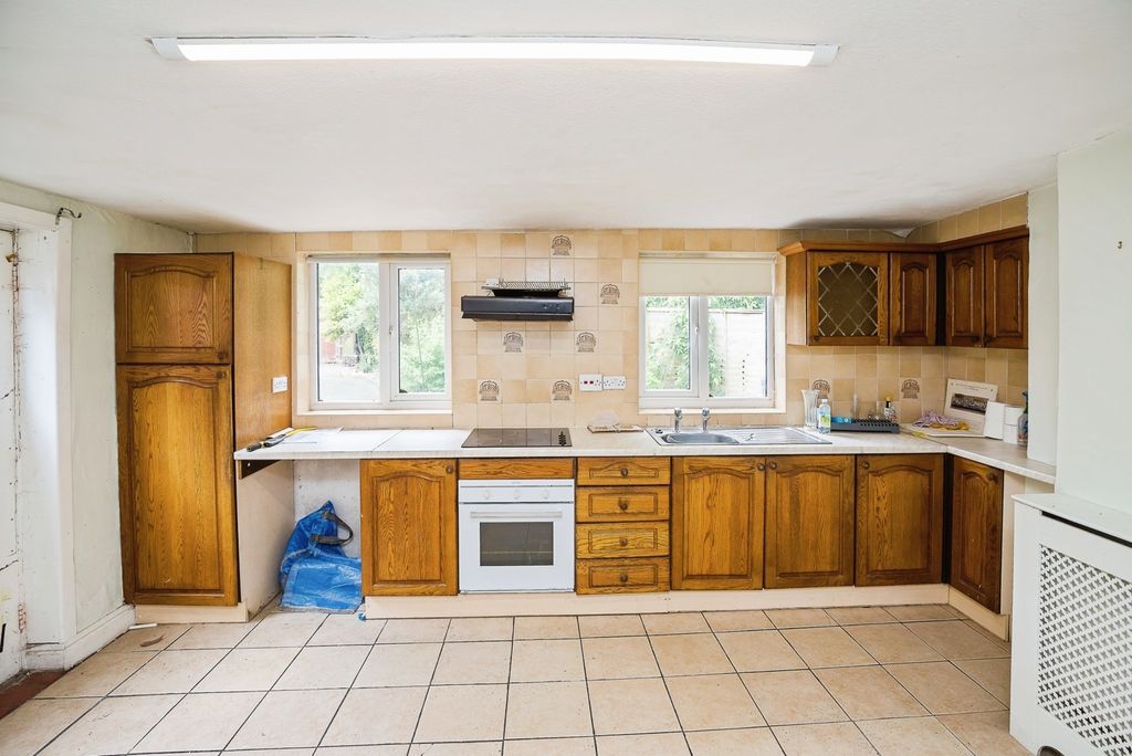 Property photo 2 of 11 Dining Kitchen