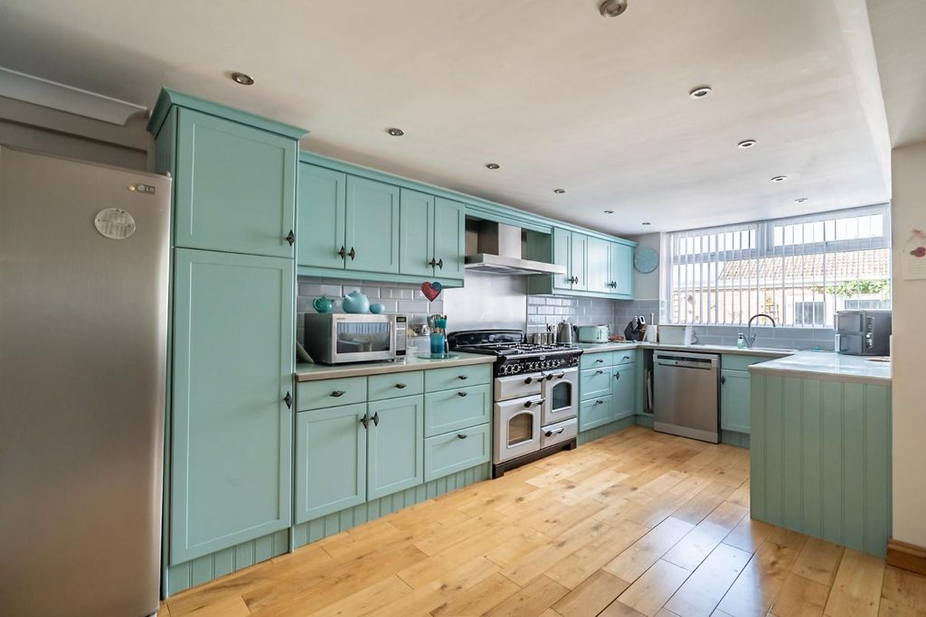 Property photo 3 of 24 Dining Kitchen