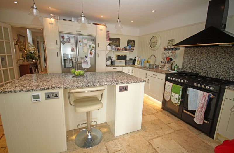 Property photo 2 of 23 Kitchen Breakfast Room
