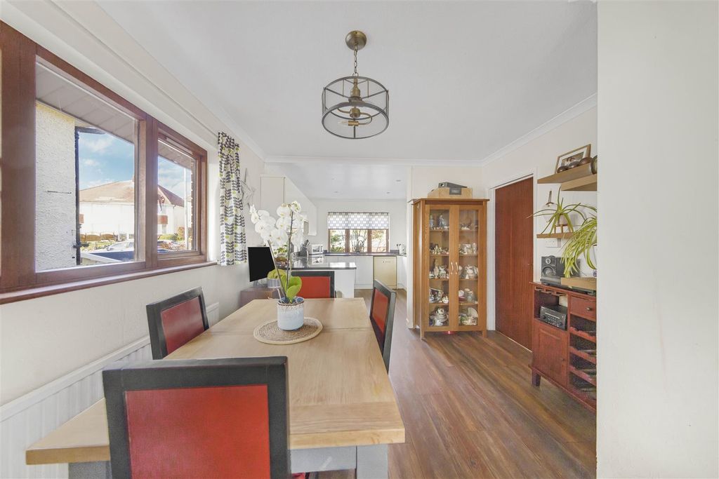 Property photo 3 of 25 Dining Room