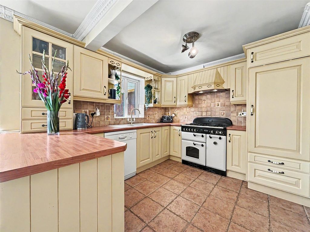 Property photo 3 of 21 Picture No. 10