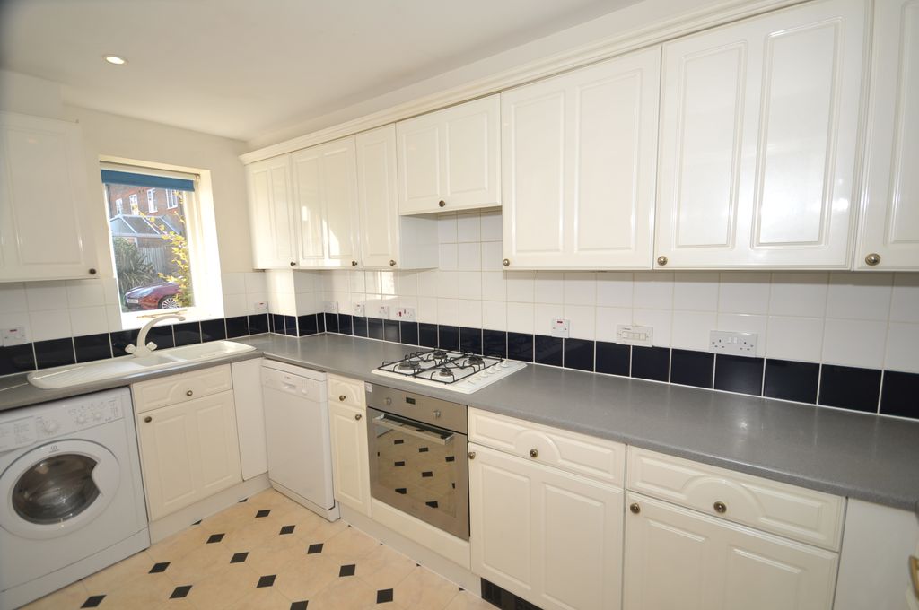 Property photo 2 of 11 Kitchen