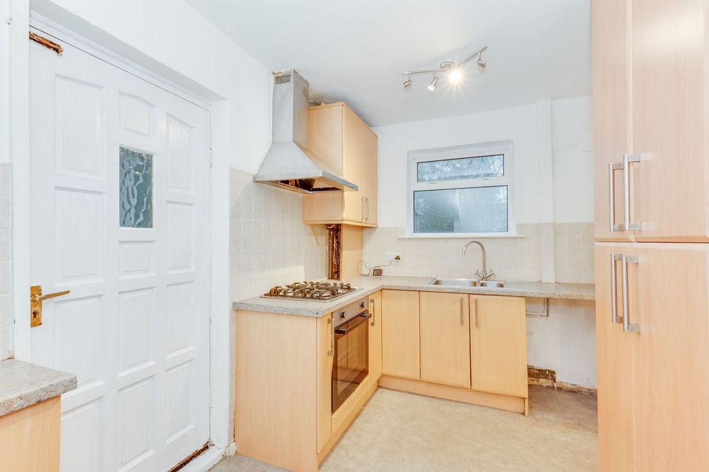 Property photo 2 of 20