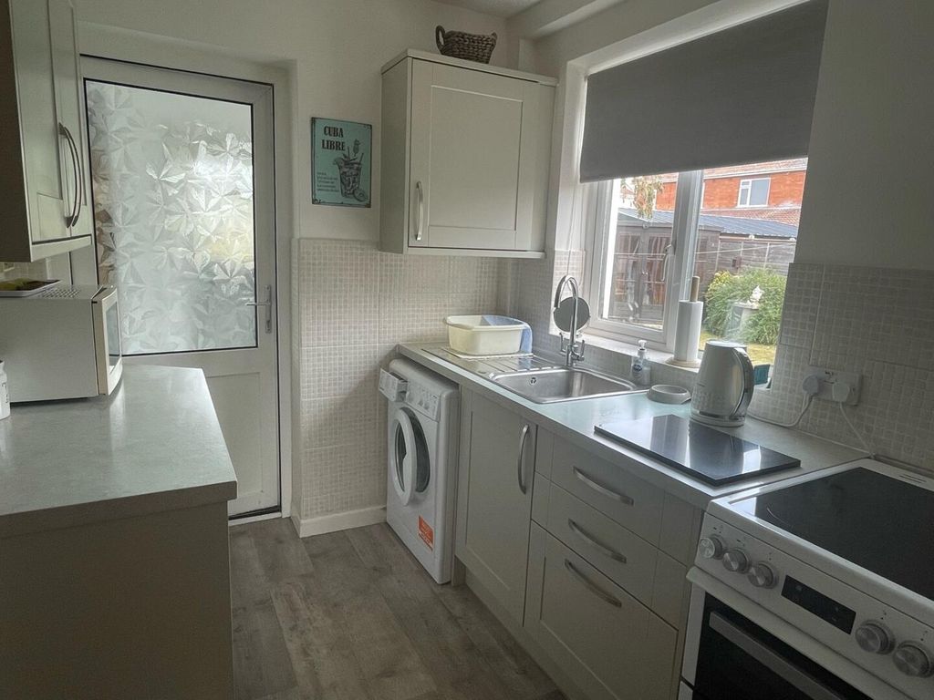 Property photo 3 of 25 Kitchen