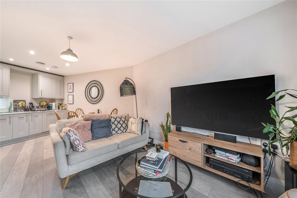 Property photo 2 of 12 Picture No. 15