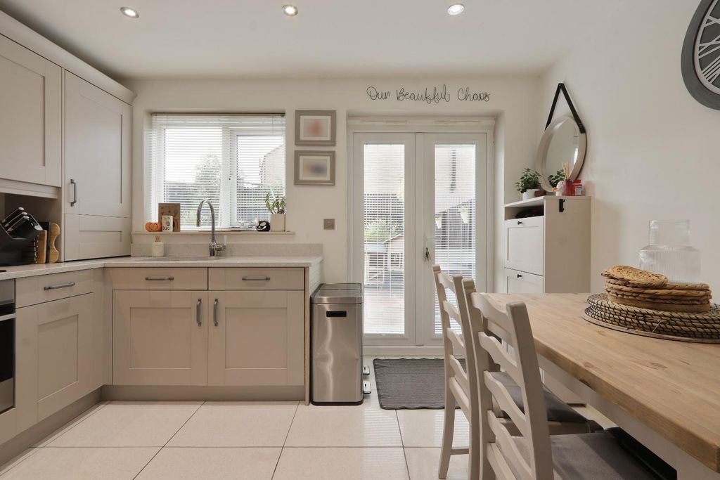 Property photo 3 of 28 Img_4066_1.Jpg