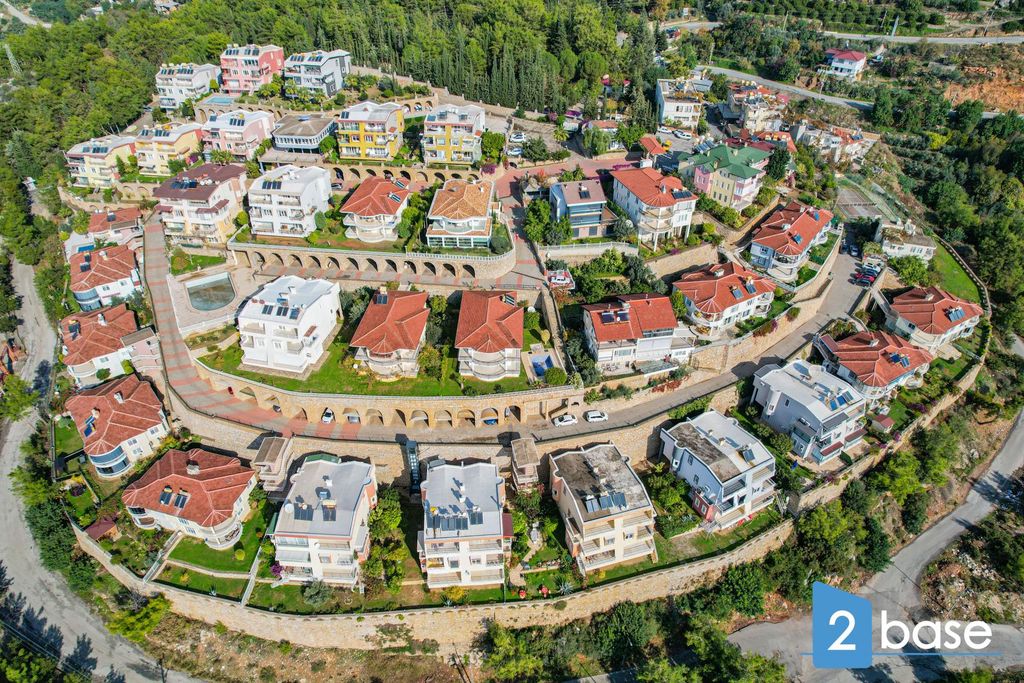 Property photo 2 of 38