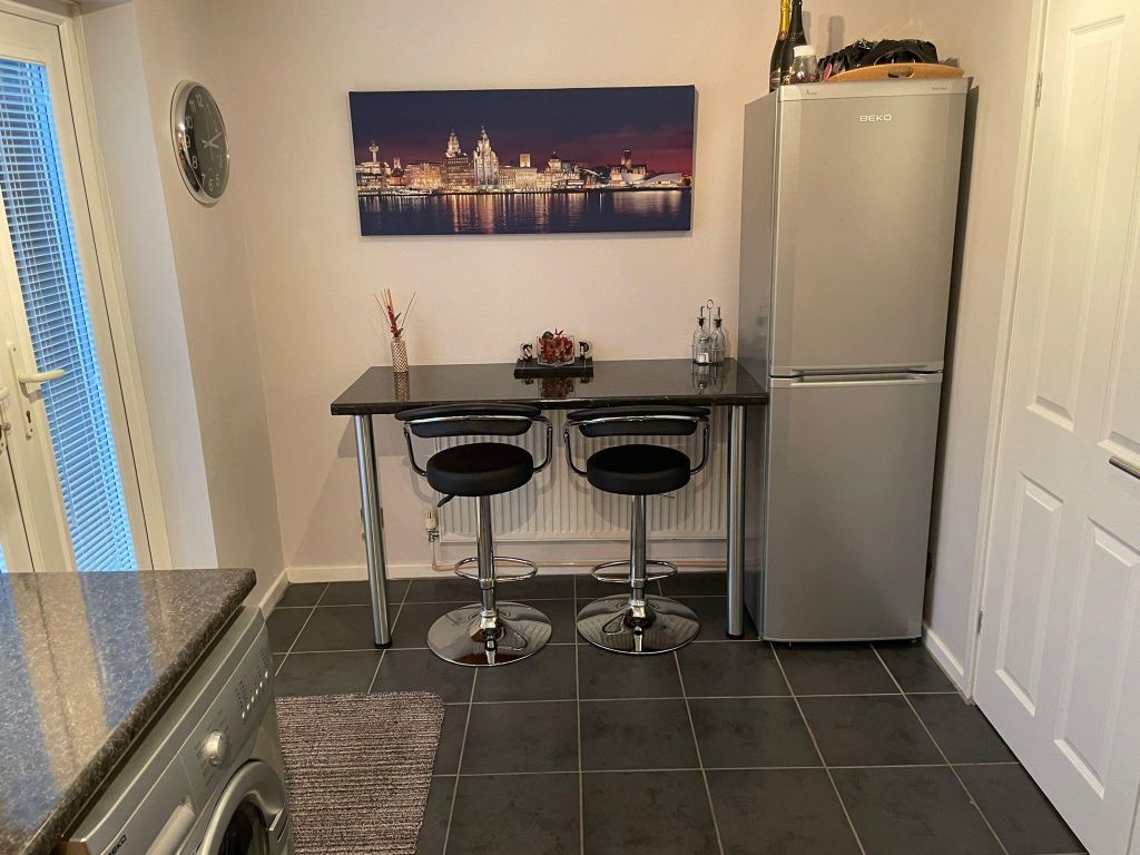 Property photo 3 of 9 Kitchen