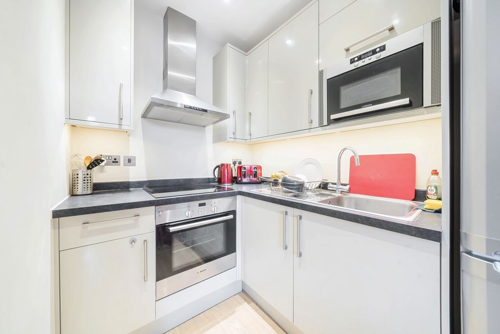 Property photo 3 of 9 Kitchen