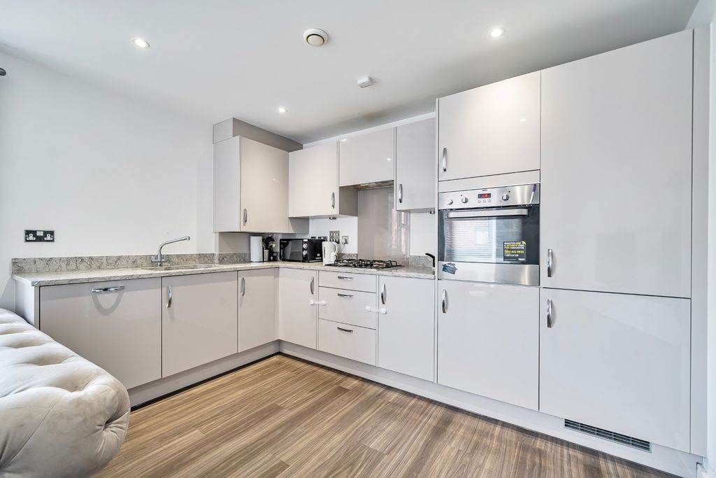 Property photo 3 of 10 4322852