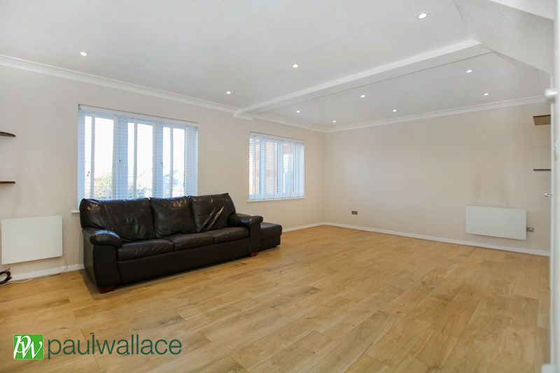 Property photo 2 of 11 Lounge