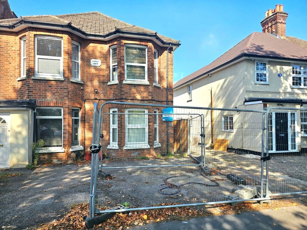 Property photo 1 of 9 Exterior
