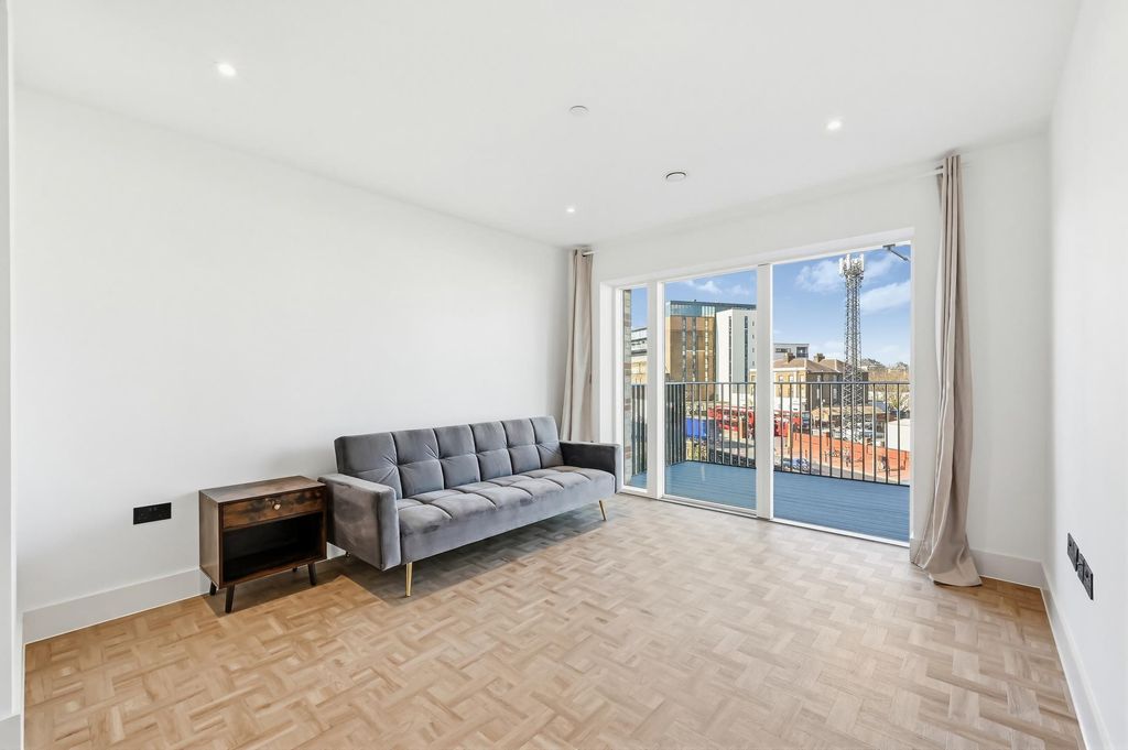 Property photo 2 of 9