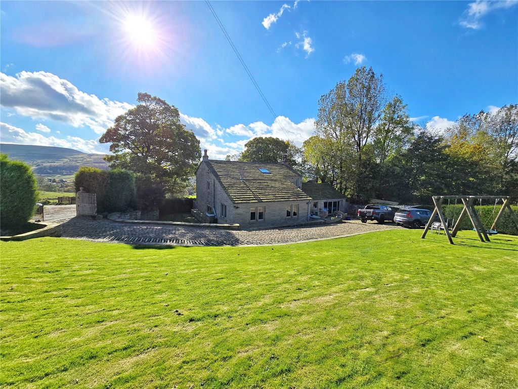 Property photo 2 of 28 Rear Gardens