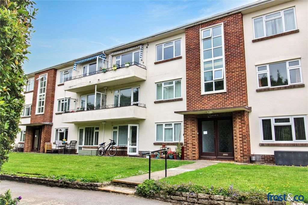 Property photo 1 of 17 Stretton Court