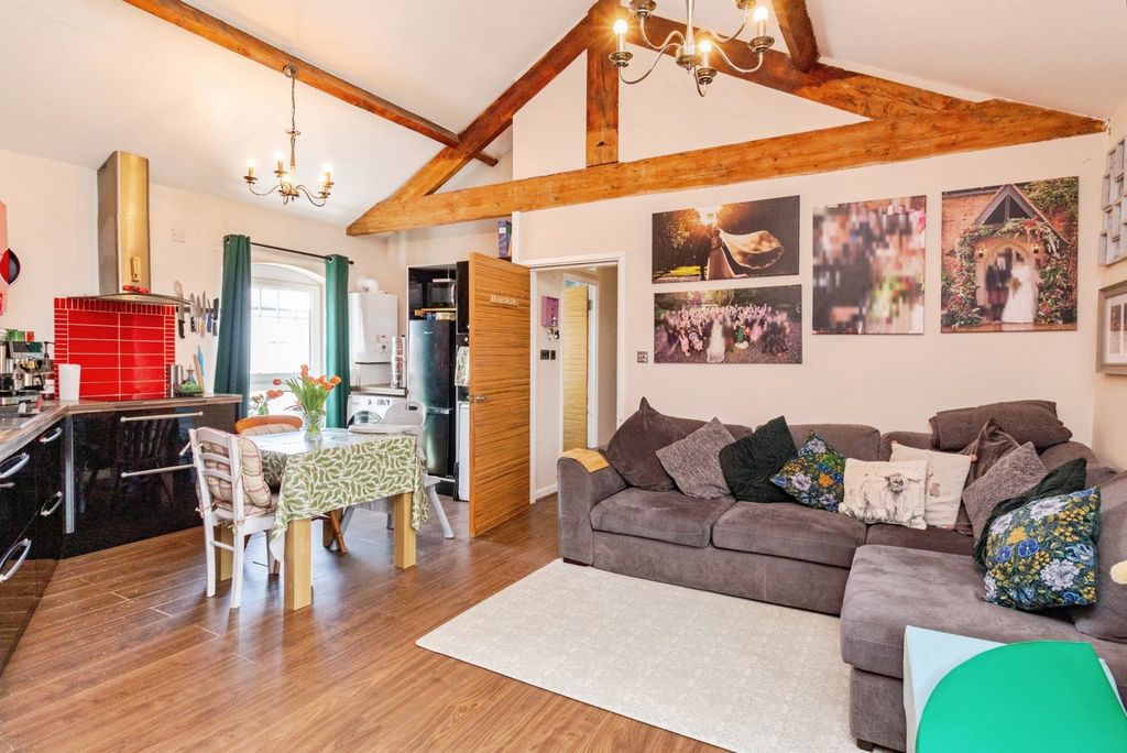 Property photo 3 of 10 Pbox-Img.Jpg