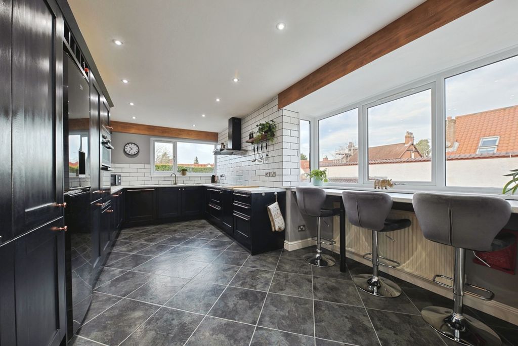 Property photo 3 of 29 4712237