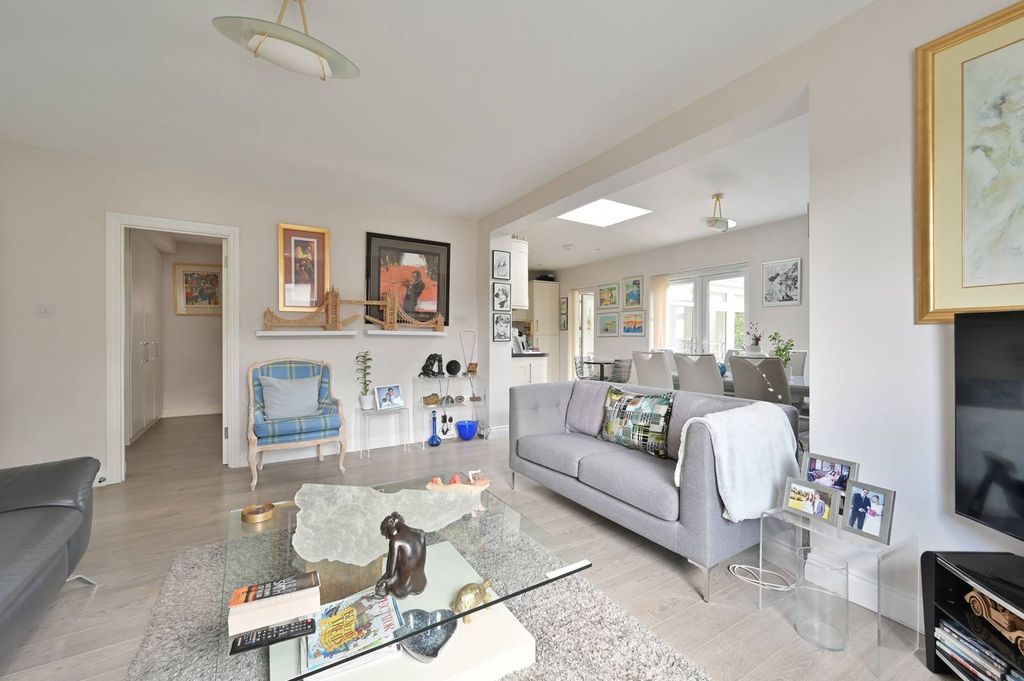 Property photo 3 of 25