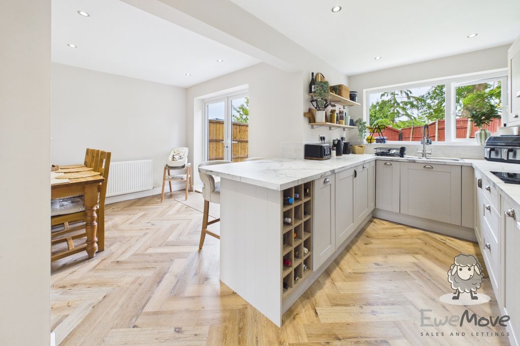 Property photo 3 of 14 28