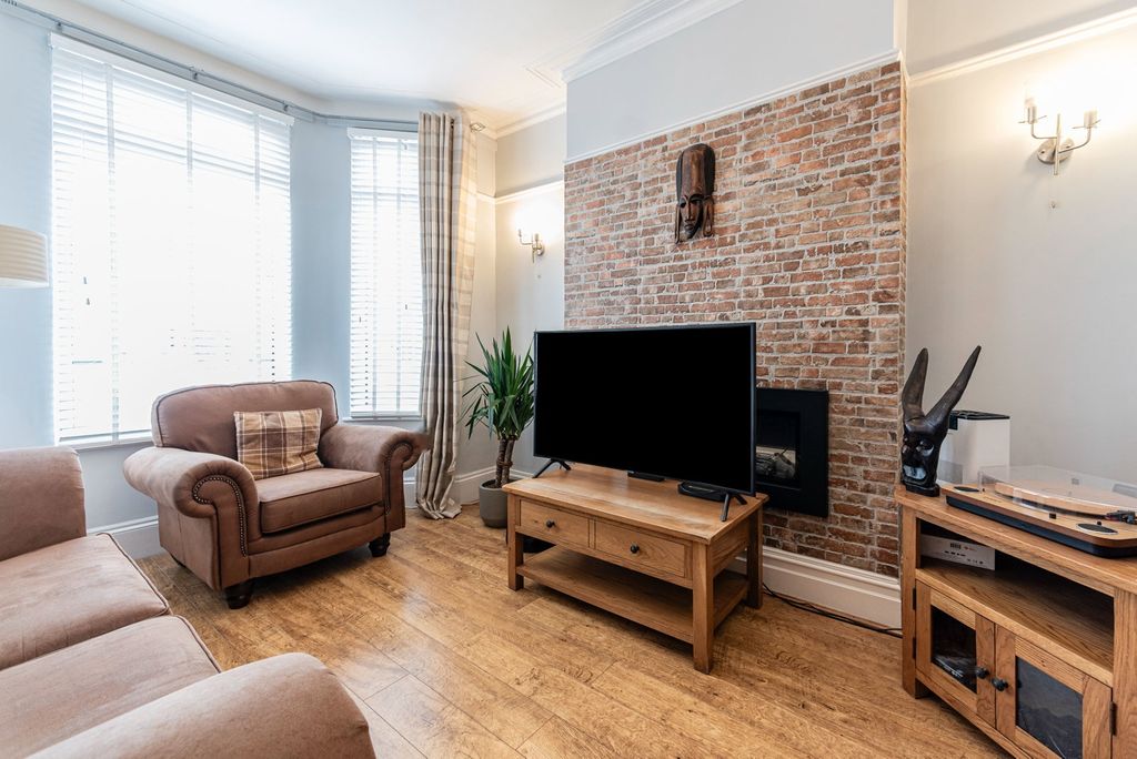 Property photo 2 of 16