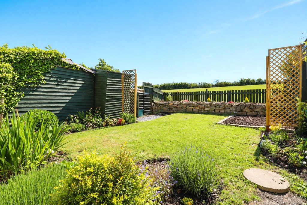 Property photo 2 of 22 2 - Picture No. 21