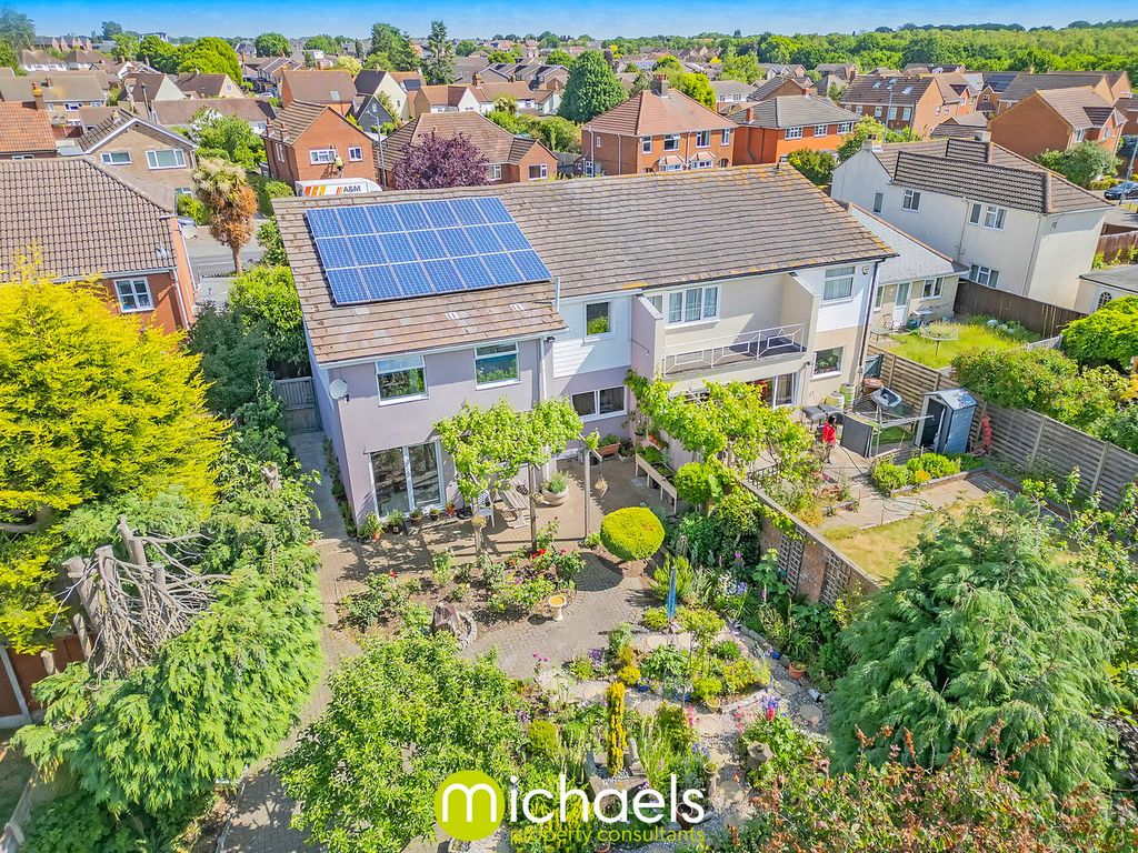 Property photo 2 of 31