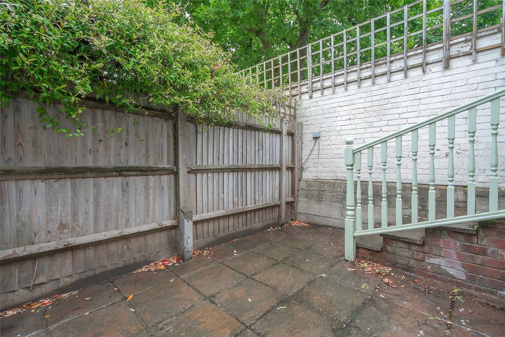 Property photo 3 of 17 Garden E