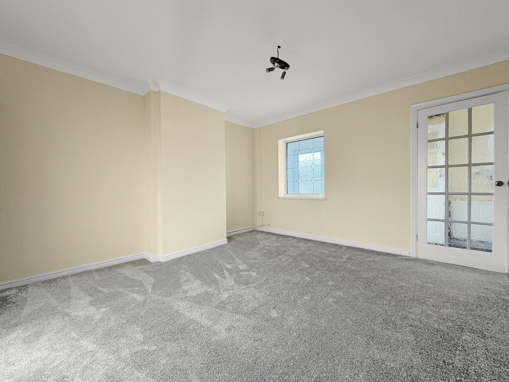 Property photo 3 of 27