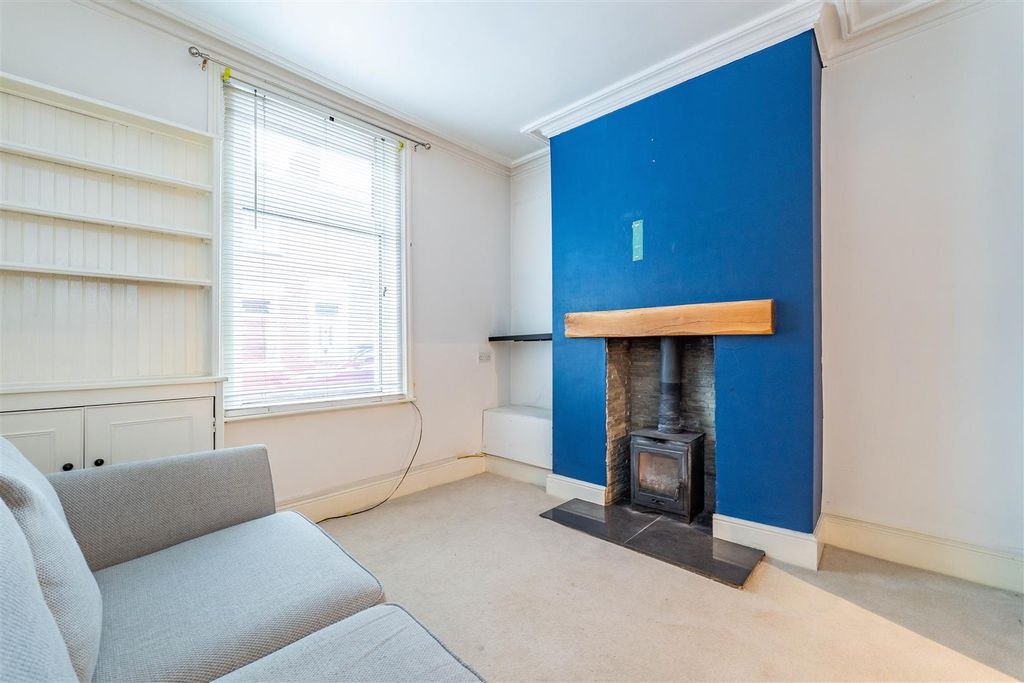 Property photo 2 of 22 Lounge