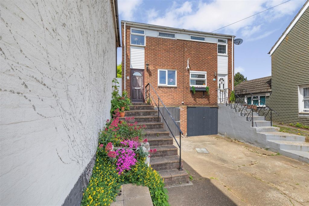 Property photo 1 of 17 8650746-Exterior11.Jpg