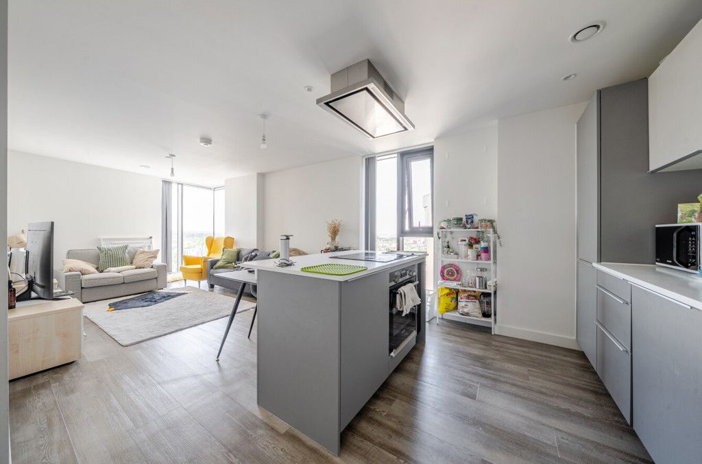 Property photo 2 of 10 4-68233Cba99282-1...