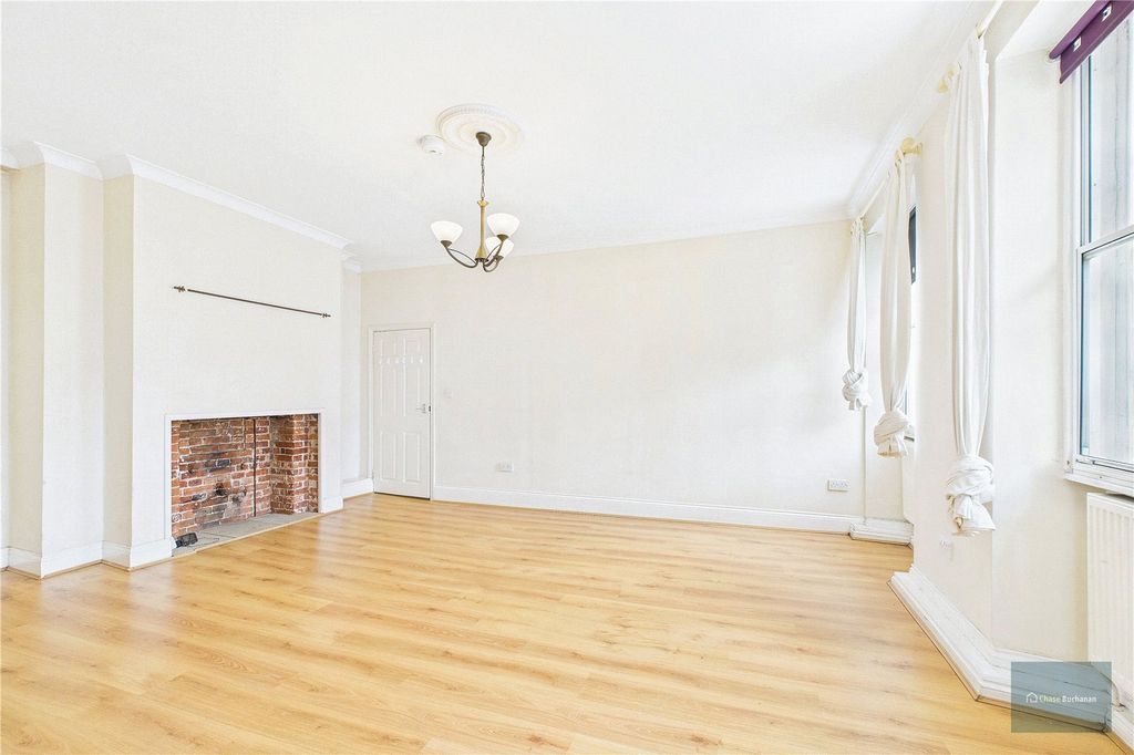 Property photo 2 of 12 Picture No. 18