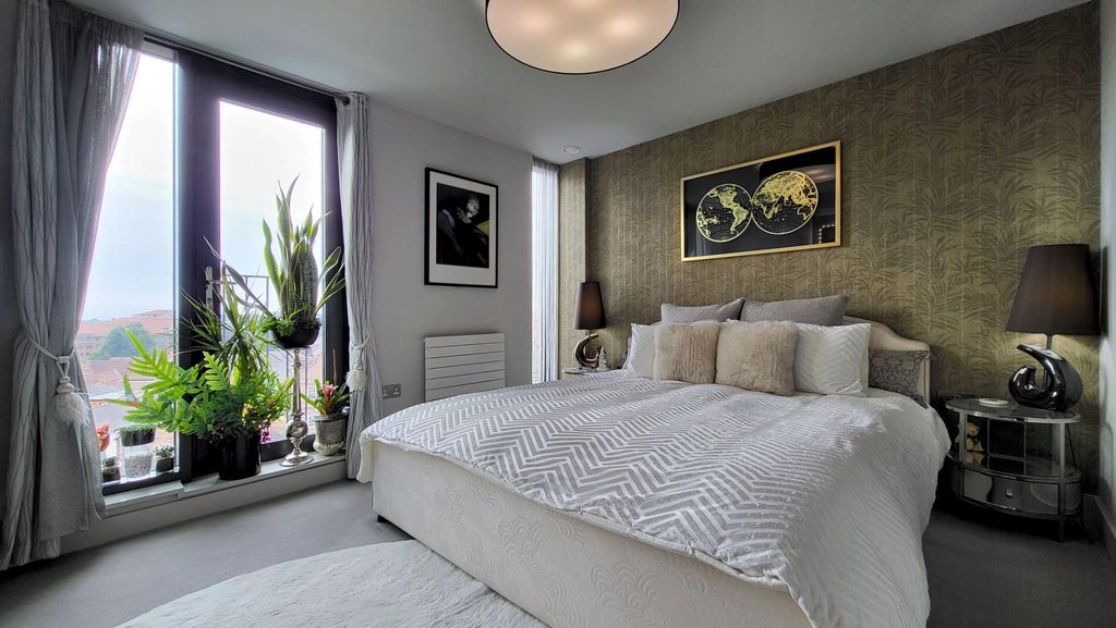 Property photo 2 of 28 Stonebow House 4C - 7 Ensuite 1.Jpg
