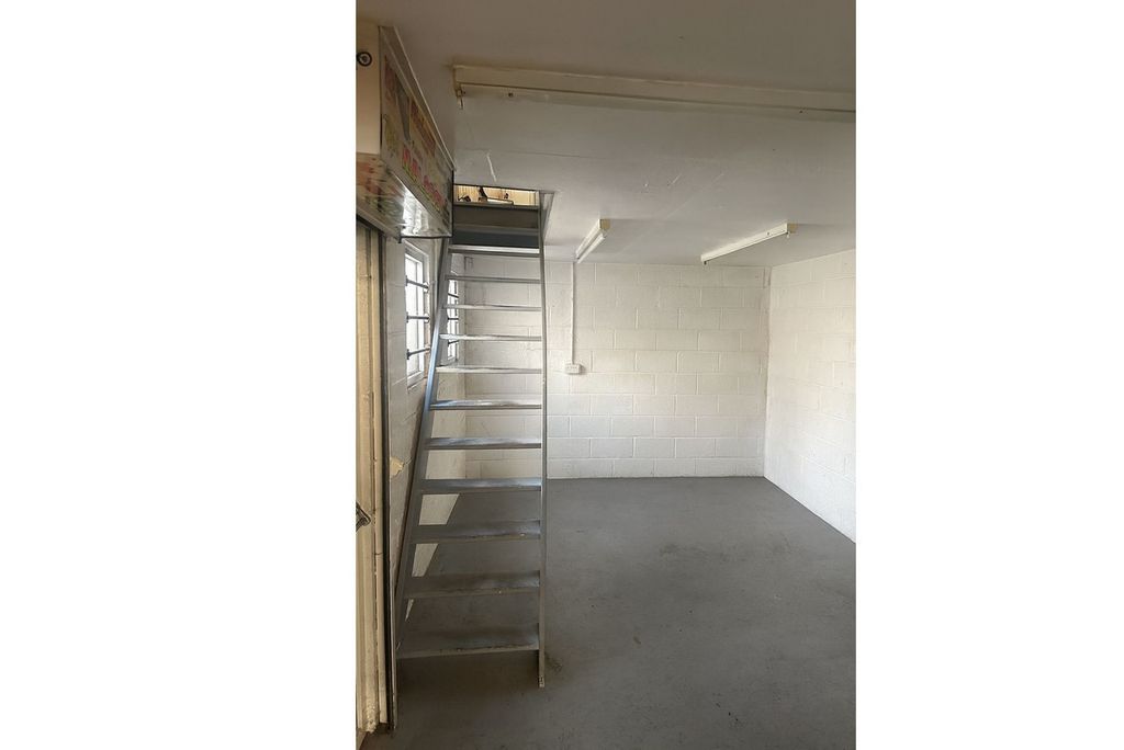 Property photo 3 of 4