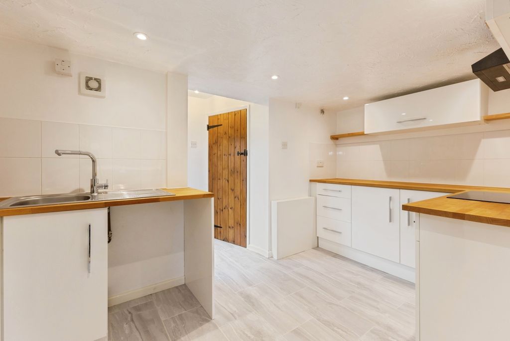 Property photo 2 of 20 Pbox-Img.Jpg