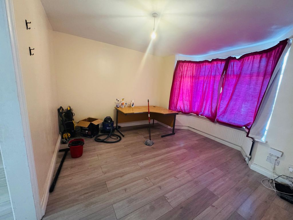 Property photo 1 of 10 3 Bed Terraced House To Rent Beaconsfield Road, Southall Ub1