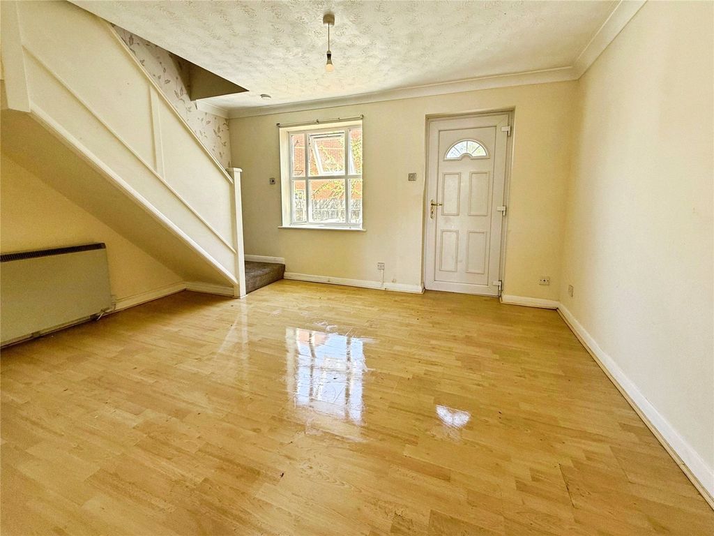 Property photo 3 of 7 Lounge