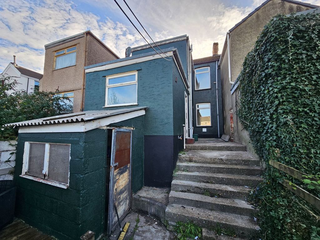 Property photo 2 of 19