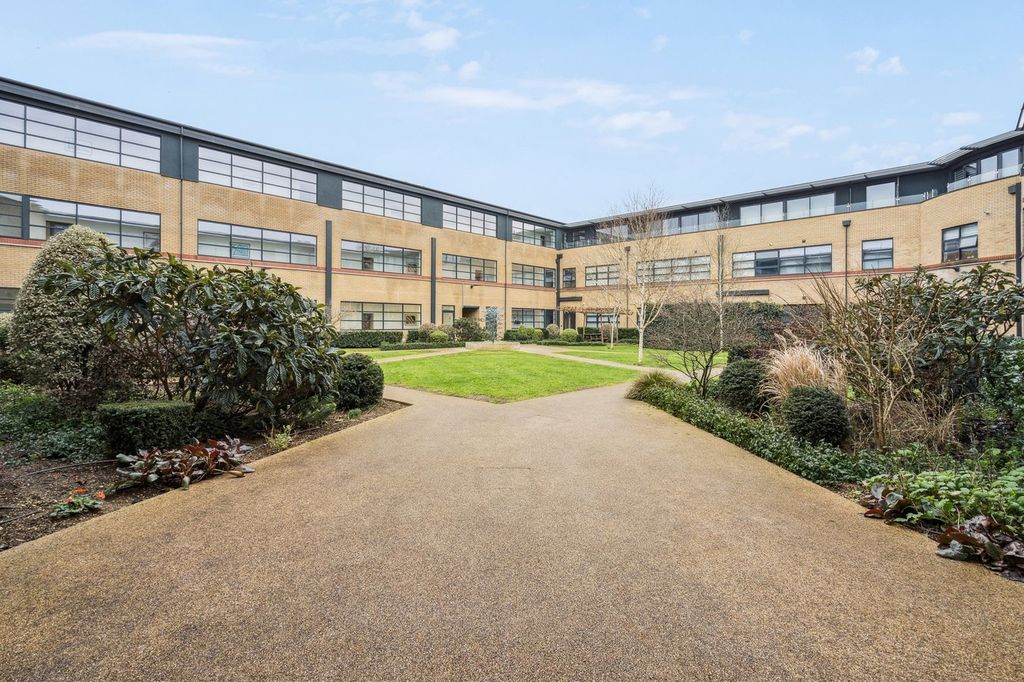 Property photo 2 of 10