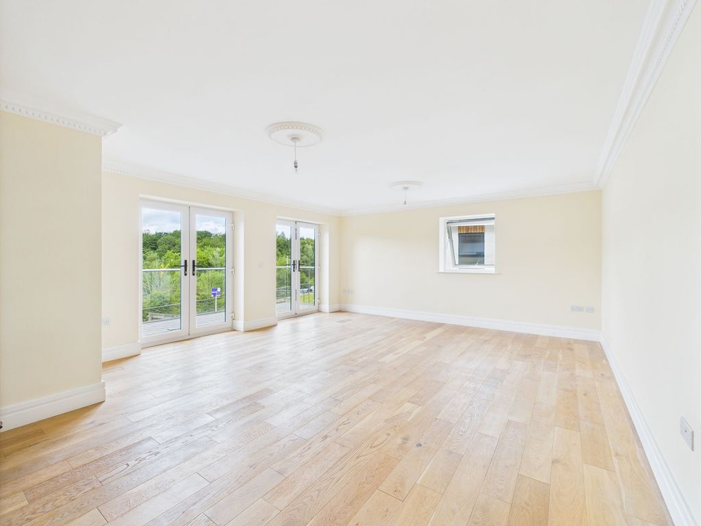 Property photo 2 of 32